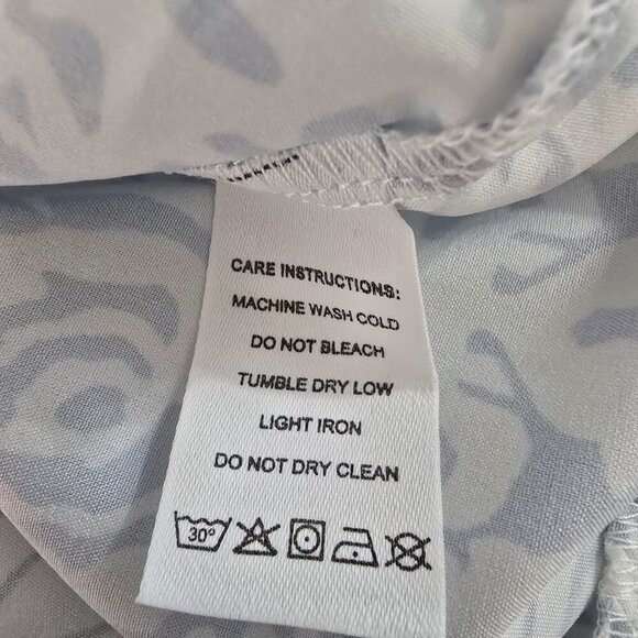 WOMENS BOHO BELL SLEEVE BLUE AND WHITE ALL OVER PRINT  VNECK  DRESS SIZE MED - Picture 8 of 9